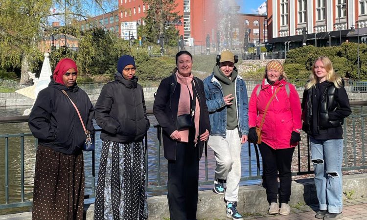 Ryhmäkuva JKO:n UNESCO-lähettiläistä.