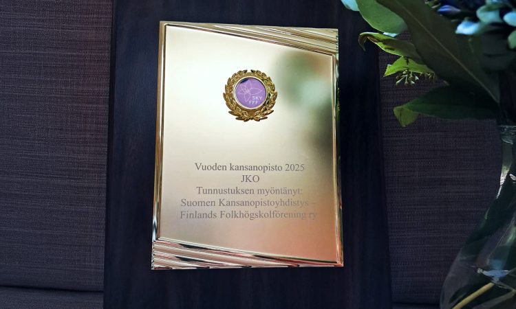 kunniataulu JKO vuoden kansanopiston valinnasta